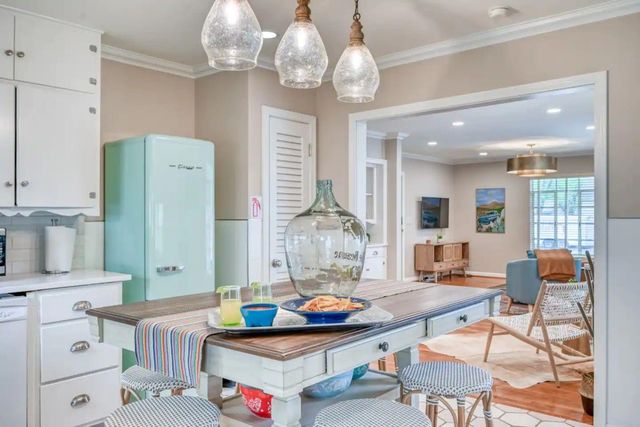 708 W Schubert ST, Fredericksburg, TX 78624