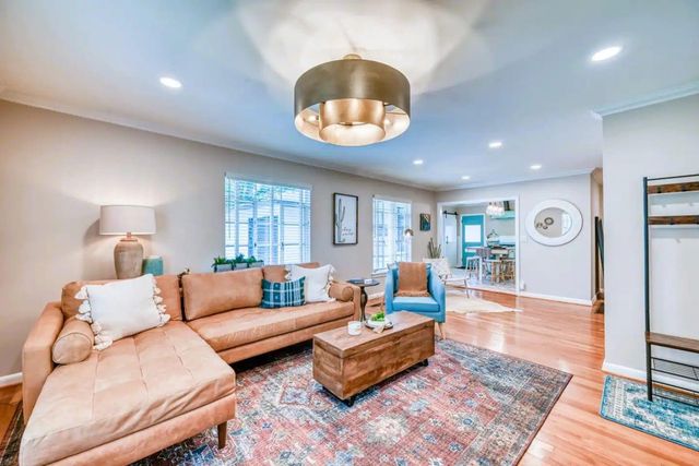 708 W Schubert ST, Fredericksburg, TX 78624