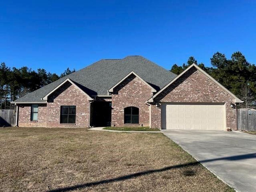 102 HIDDEN Trail, Leesville, LA 71446