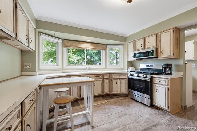40820 Brightside Court, Sterling Heights, MI 48310