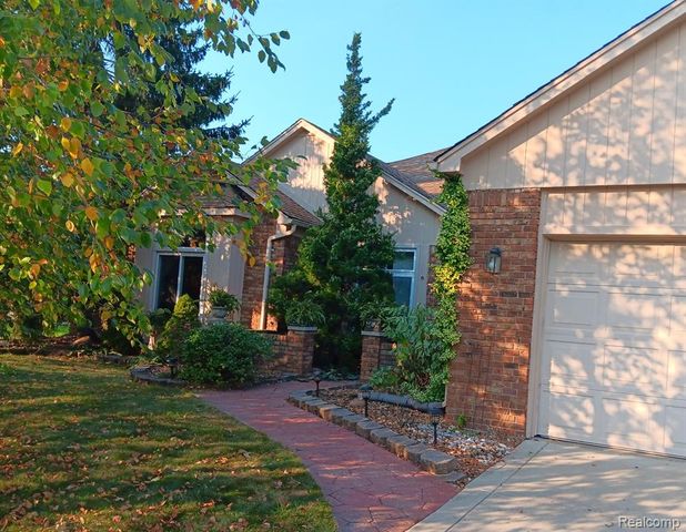 40820 Brightside Court, Sterling Heights, MI 48310