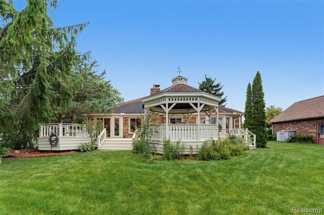 40820 Brightside Court, Sterling Heights, MI 48310