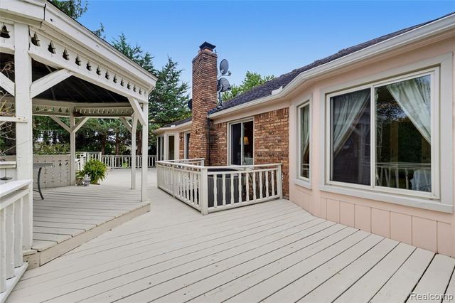 40820 Brightside Court, Sterling Heights, MI 48310
