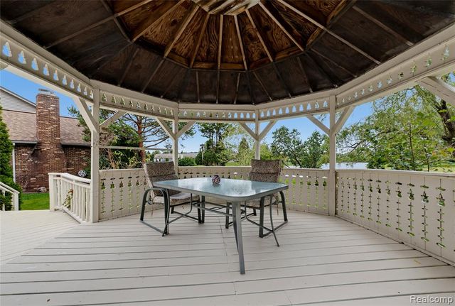 40820 Brightside Court, Sterling Heights, MI 48310