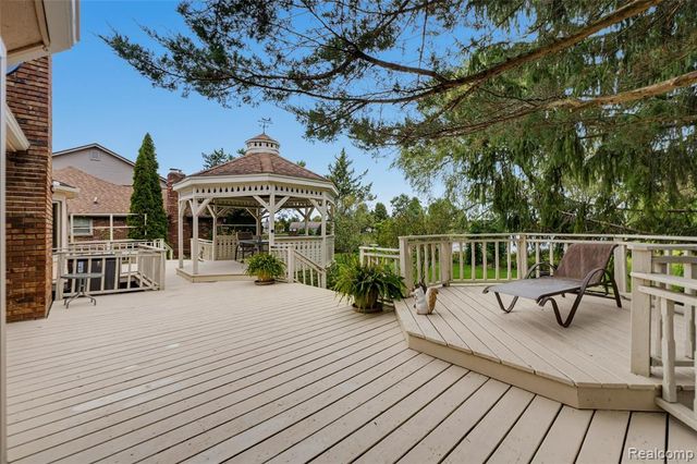 40820 Brightside Court, Sterling Heights, MI 48310