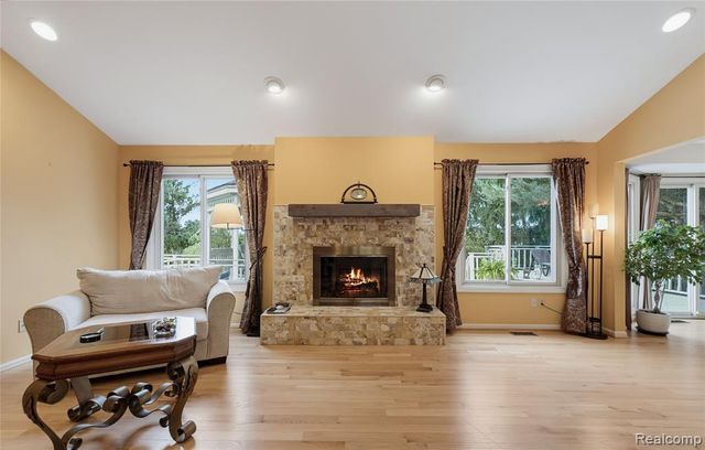 40820 Brightside Court, Sterling Heights, MI 48310