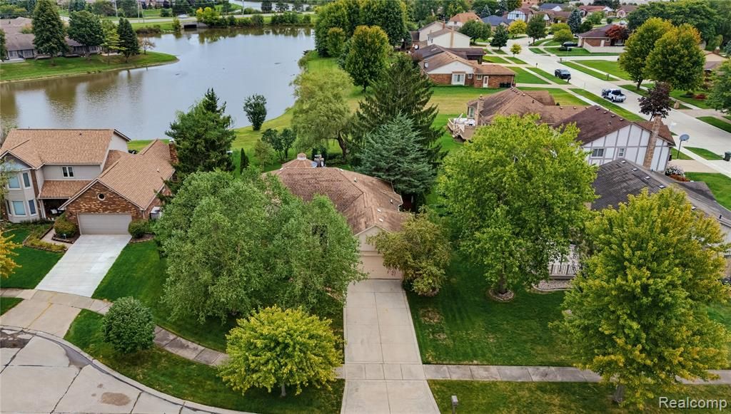40820 Brightside Court, Sterling Heights, MI 48310
