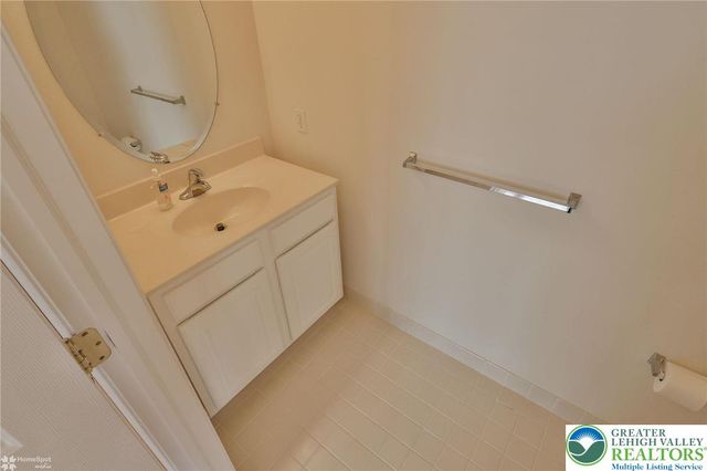 13 Devonshire Drive, Palmer Twp, PA 18045