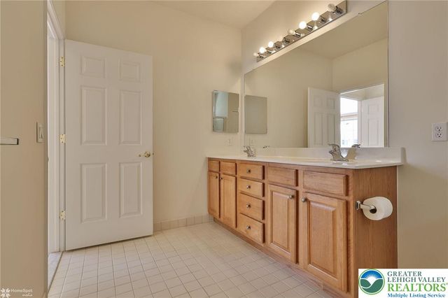 13 Devonshire Drive, Palmer Twp, PA 18045