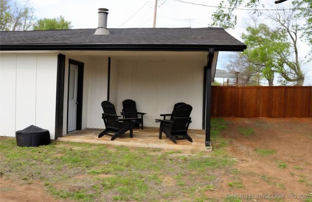 907 S McKinley, Calera, OK 74730