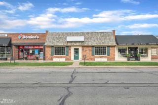 20439 Mack Avenue, Grosse Pointe Woods, MI 48236