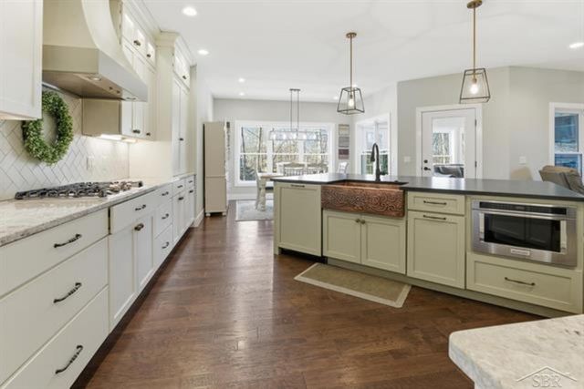 5716 Powder Horn Trail, Midland, MI 48642