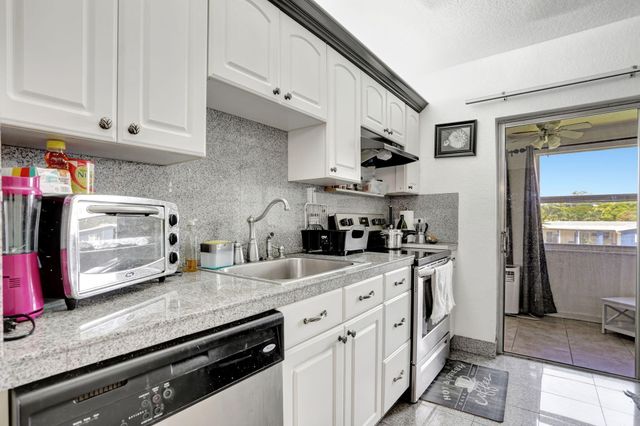 461 NW 76th Avenue 205, Margate, FL 33063