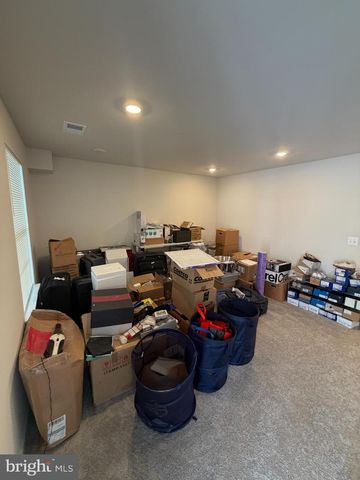 68 WINTERPLACE DR, Charles Town, WV 25414