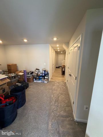 68 WINTERPLACE DR, Charles Town, WV 25414