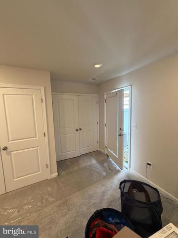 68 WINTERPLACE DR, Charles Town, WV 25414
