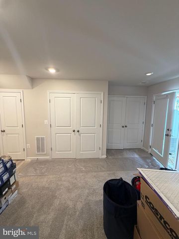68 WINTERPLACE DR, Charles Town, WV 25414