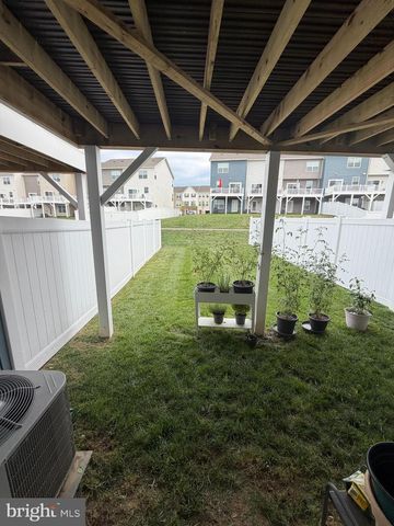 68 WINTERPLACE DR, Charles Town, WV 25414