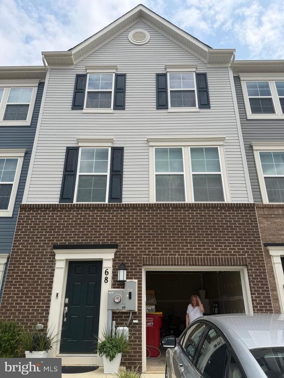 68 WINTERPLACE DR, Charles Town, WV 25414