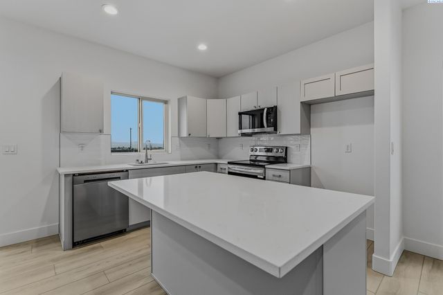 7536 Grapevine Ct, West Richland, WA 99353