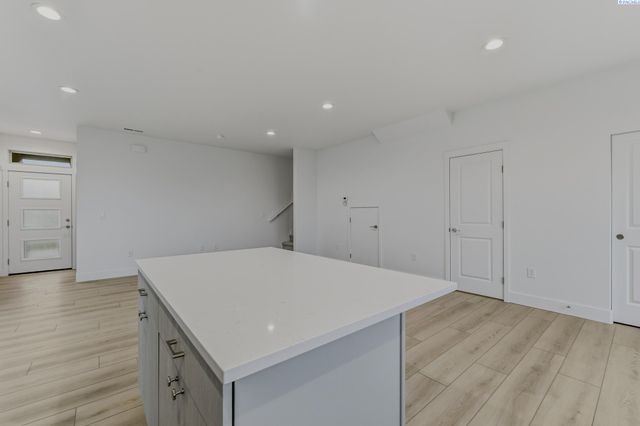 7536 Grapevine Ct, West Richland, WA 99353