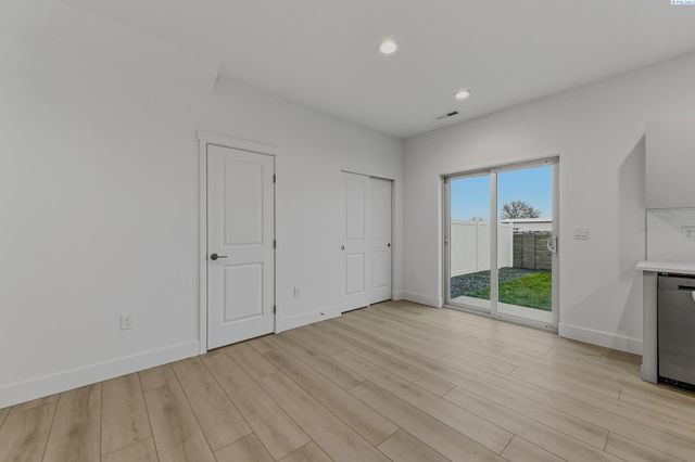 7536 Grapevine Ct, West Richland, WA 99353