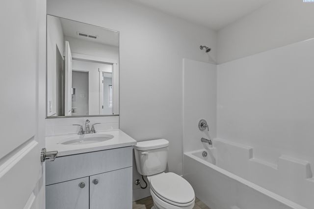 7536 Grapevine Ct, West Richland, WA 99353