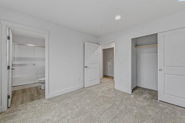 7536 Grapevine Ct, West Richland, WA 99353