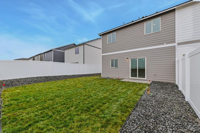 7536 Grapevine Ct, West Richland, WA 99353