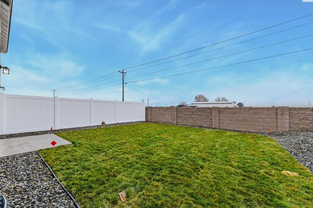 7536 Grapevine Ct, West Richland, WA 99353