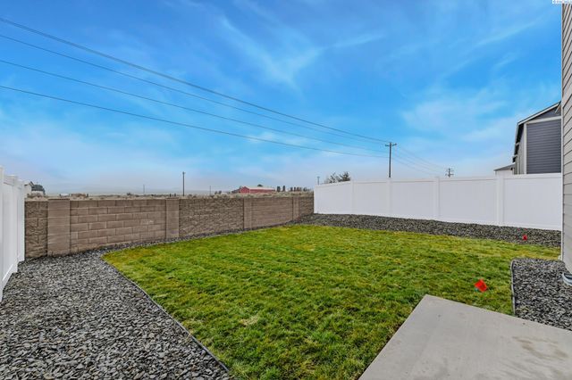 7536 Grapevine Ct, West Richland, WA 99353