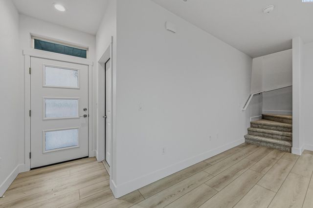 7536 Grapevine Ct, West Richland, WA 99353