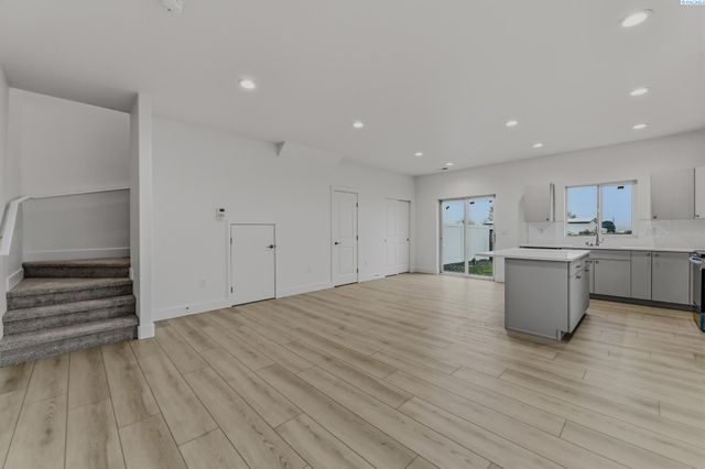 7536 Grapevine Ct, West Richland, WA 99353