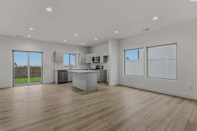 7536 Grapevine Ct, West Richland, WA 99353