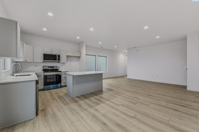 7536 Grapevine Ct, West Richland, WA 99353