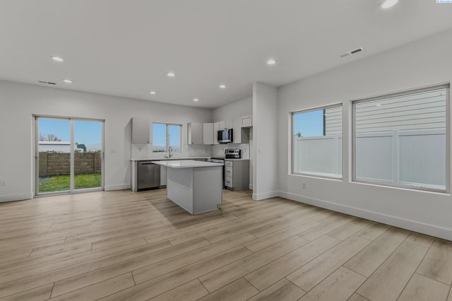 7536 Grapevine Ct, West Richland, WA 99353