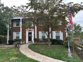 213 New Hampshire Dr, Lower Burrell, PA 15068