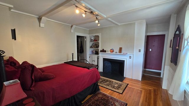 26 Essex St 2, Salem, MA 01970