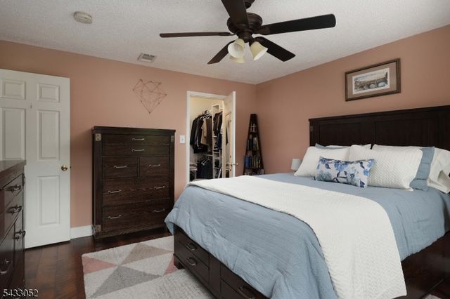 33 Dogwood St, Jersey City, NJ 07305