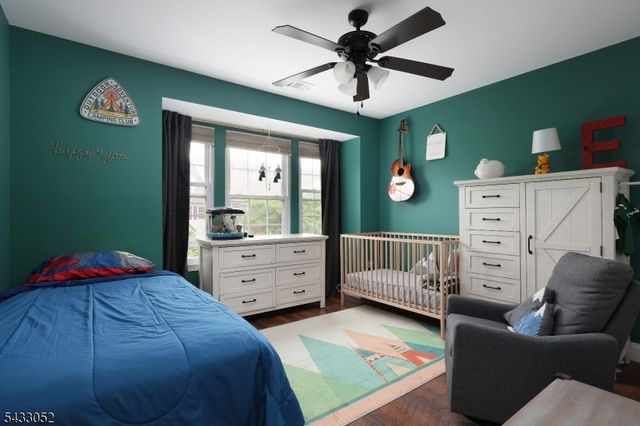 33 Dogwood St, Jersey City, NJ 07305