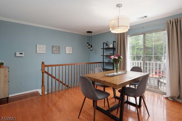 33 Dogwood St, Jersey City, NJ 07305