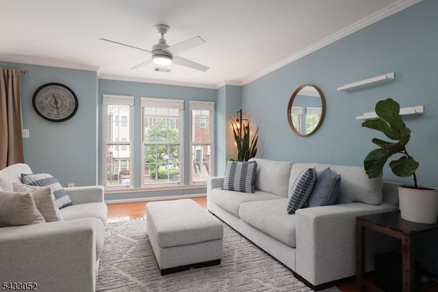 33 Dogwood St, Jersey City, NJ 07305