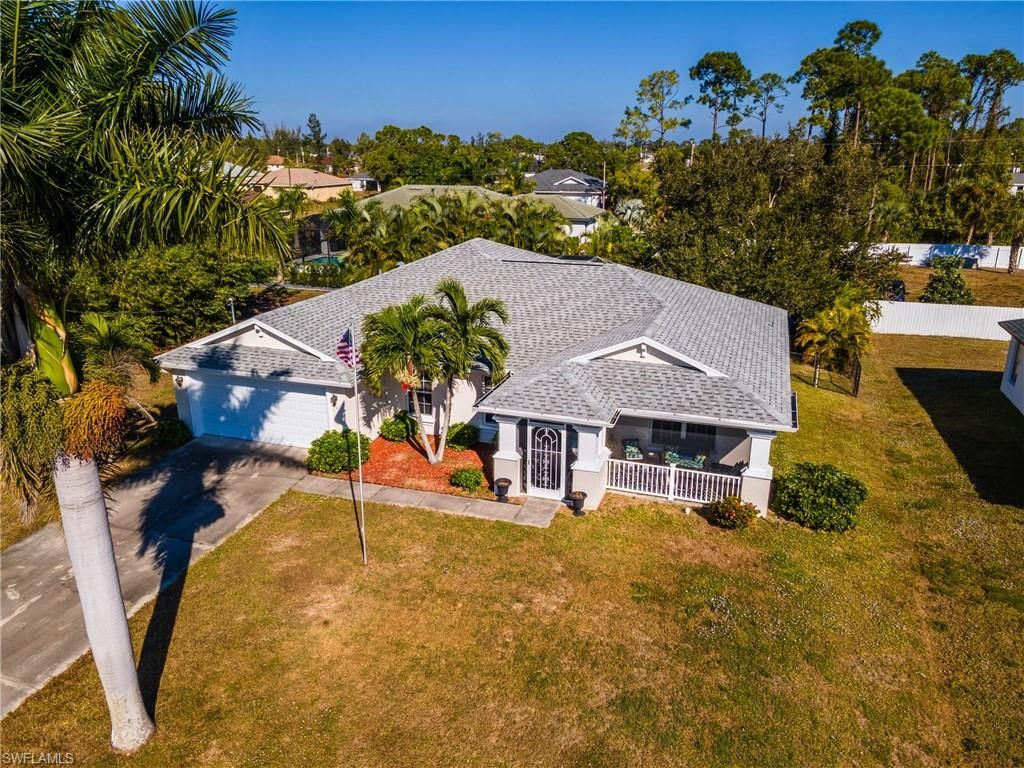 Image 2 of property listing at 1027 NE 33rd LN, Cape Coral, FL 33909