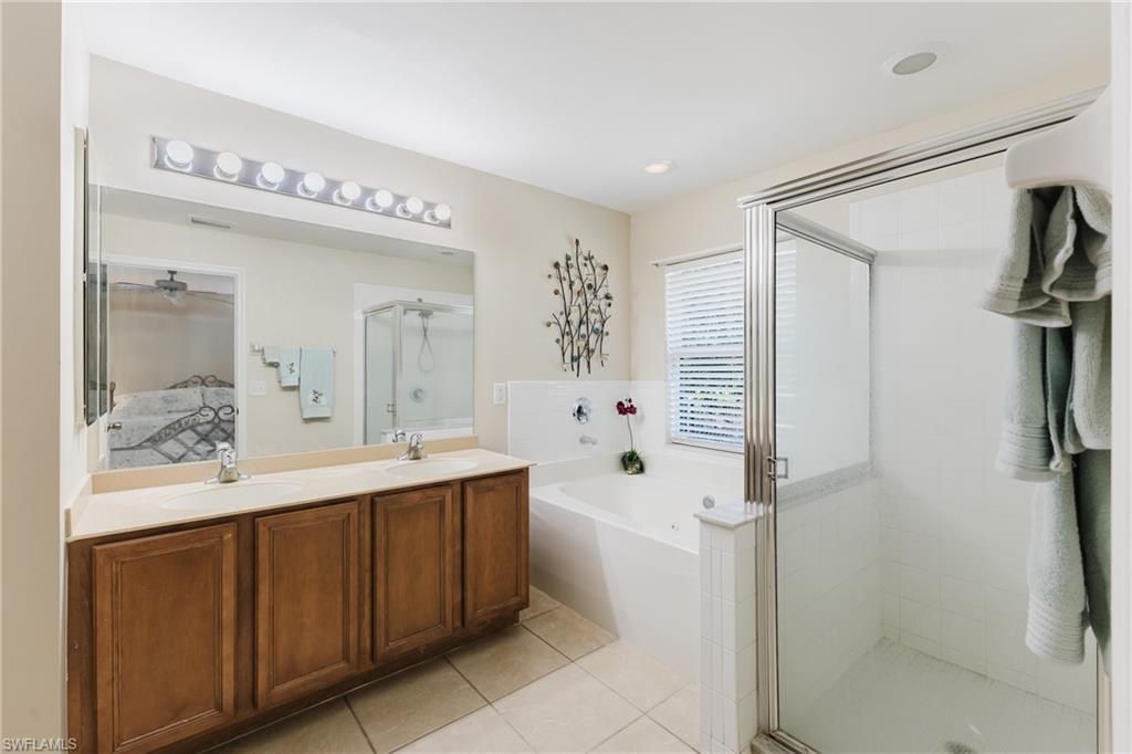 Image 21 of property listing at 1027 NE 33rd LN, Cape Coral, FL 33909