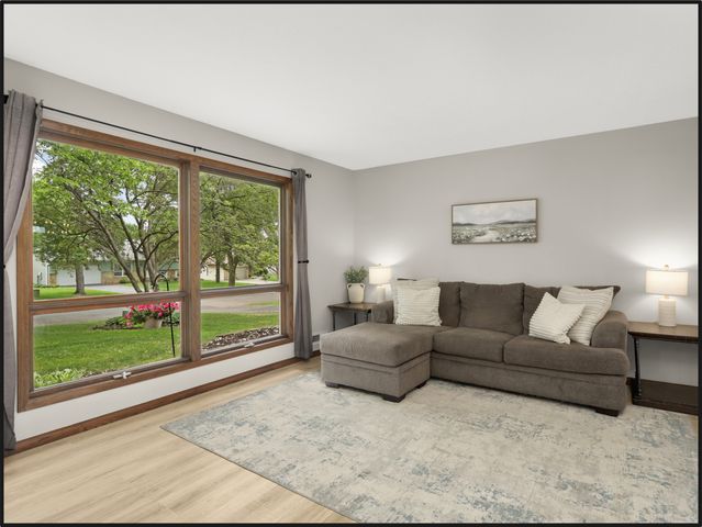 10587 Wellington Lane N, Maple Grove, MN 55369