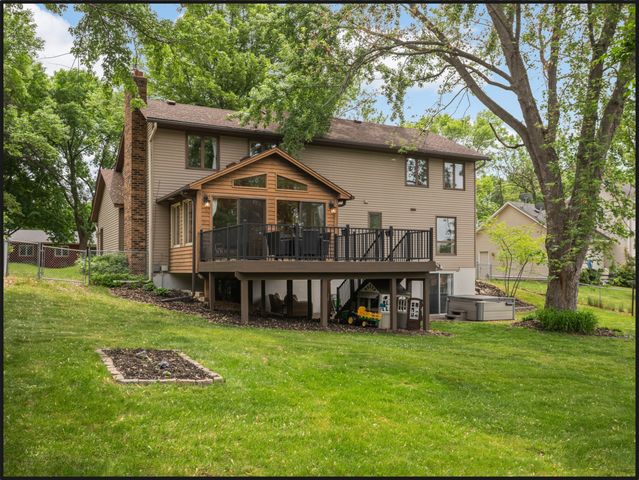 10587 Wellington Lane N, Maple Grove, MN 55369