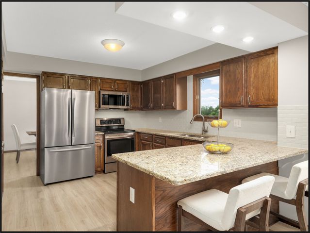 10587 Wellington Lane N, Maple Grove, MN 55369