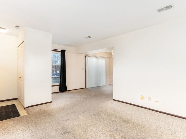 703 Shaw Court, Schaumburg, IL 60194