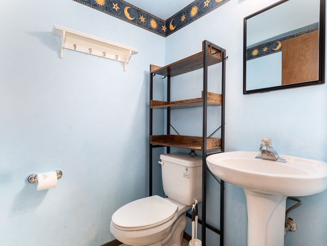 703 Shaw Court, Schaumburg, IL 60194