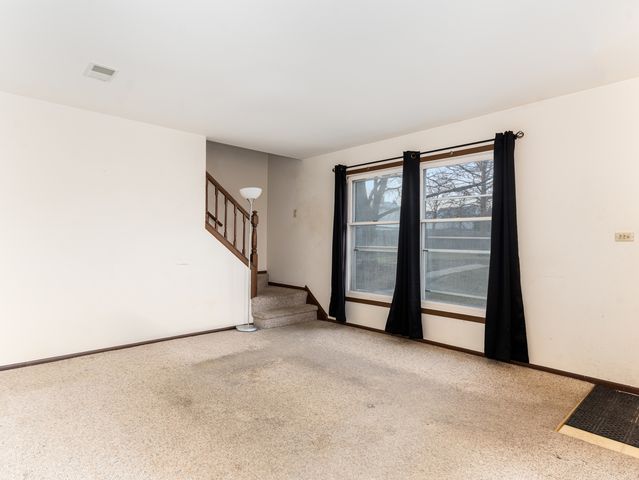 703 Shaw Court, Schaumburg, IL 60194